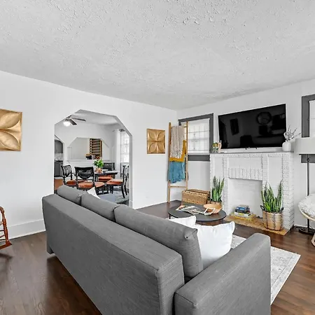 Cozy Stylish Cottage Near Houston Med Center